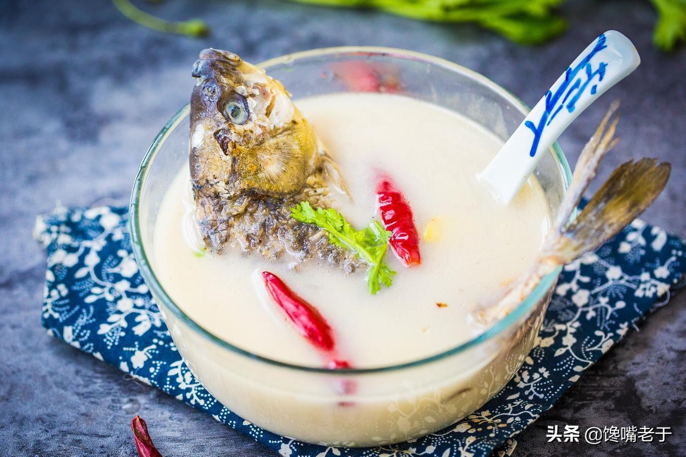 炖鱼汤怎样炖才好喝还不腥,怎样炖出来的鱼汤才会又香又好喝