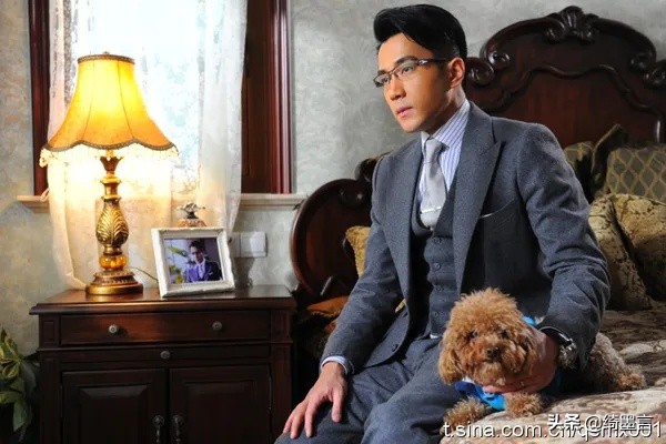 时隔九年重温《千山暮雪》莫绍谦依然是荧幕上最有魅力的“*兽禽**”