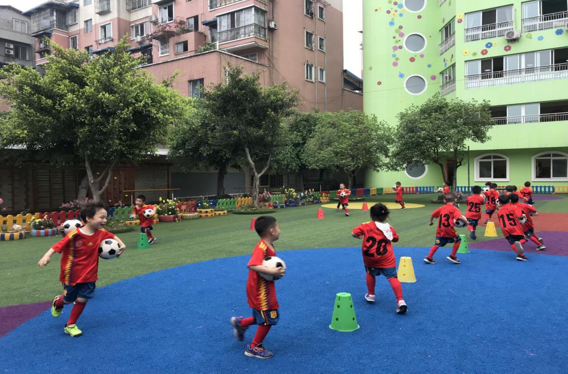 踢足球的好处有哪些100字以内,踢足球对身体有什么好处