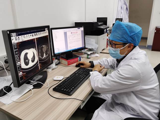 疫情防控期间党旗飘扬,抗击疫情党旗飘飘党徽闪亮