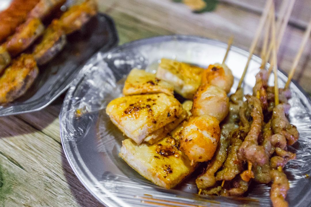 吃完整条恩施街，发现住在青山的才是人生赢家