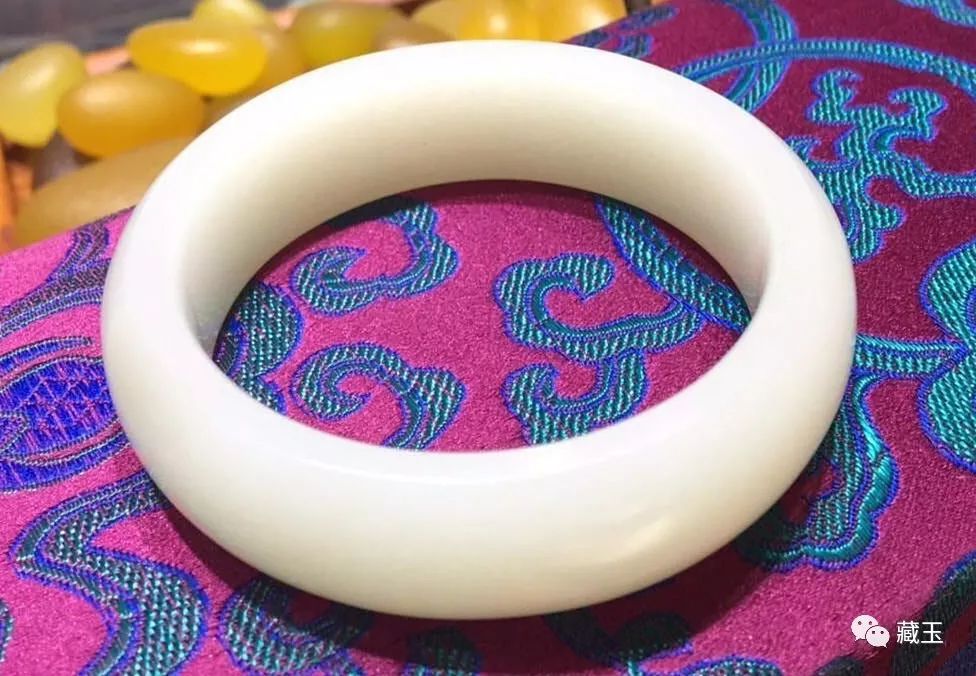 他用两年的时间，结缘一条和田玉手镯！