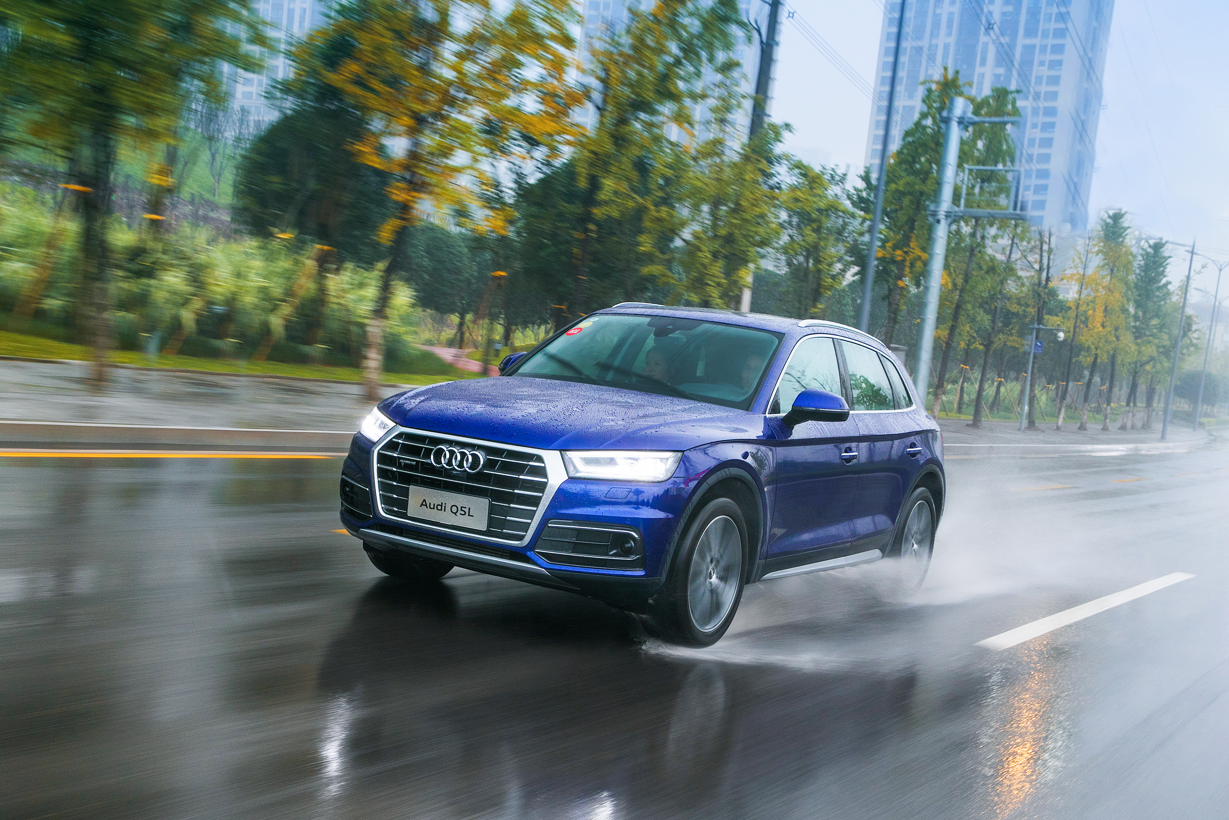 抄底全新奥迪q5l有多爽,真的是性价比之选试驾全新奥迪q5l