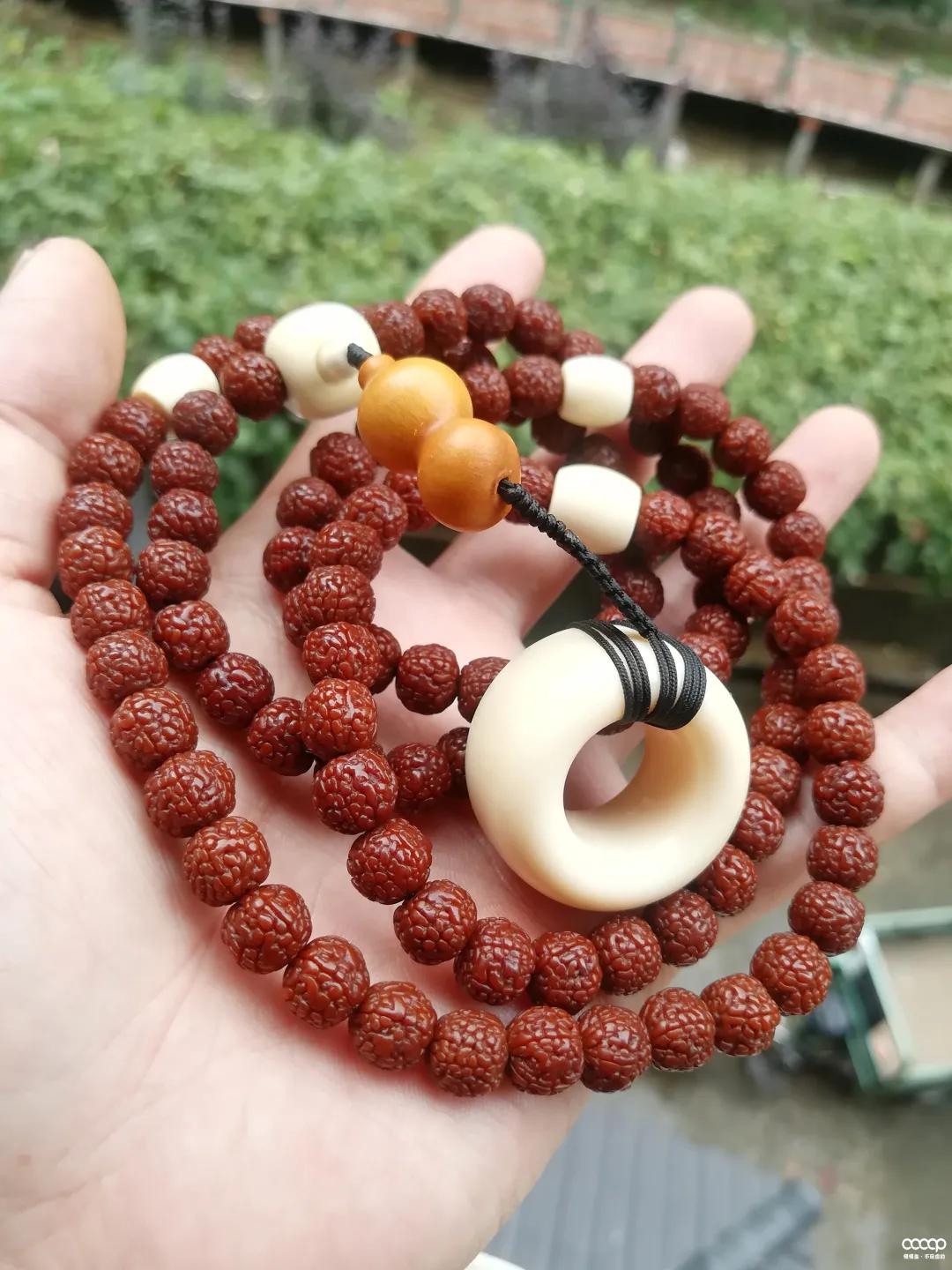 他试了一瓶“印度神油”,盘串6年,包浆妙啊