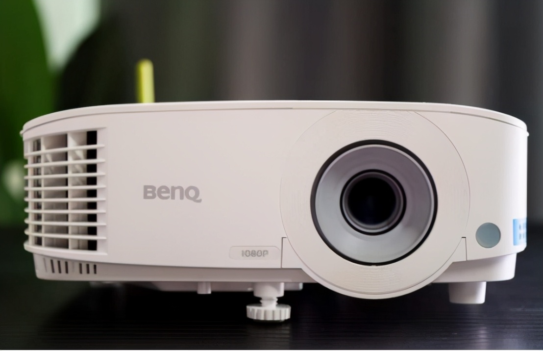 投影仪挑选成难题？三叶科技分享五大高性价比投影仪推荐