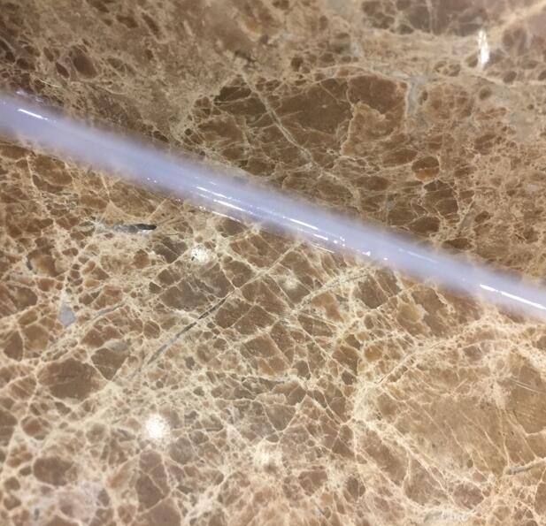 窗户上的玻璃胶有异味怎么处理,软玻璃胶有异味怎么解决