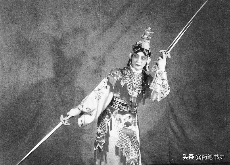 1937年,阴谋刺杀蒋介石的汉奸集团,败给了秘密警察的“*男美**计”