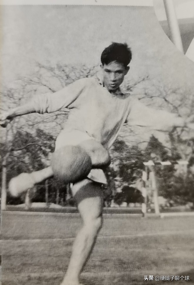 他曾是广东队的队长，也是国家队的福将，铁腰何佳