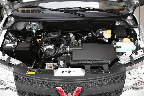 五菱宏光哪一款拉货好,五菱宏光厢货版3万公里