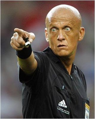 足球常见犯规动作以及判罚,足球红黄牌判罚规则