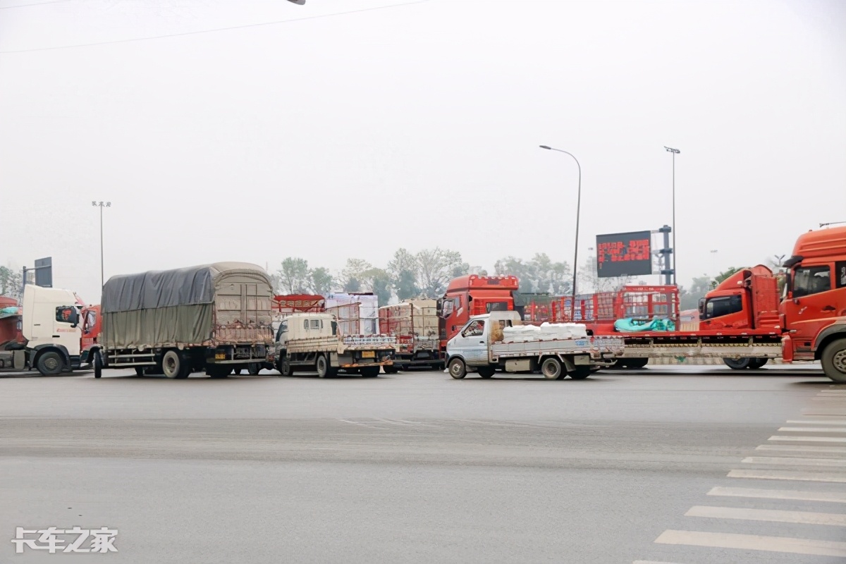 重载版轻卡蓝牌190马力翻斗,能拉重载的4米2蓝牌轻卡厢货