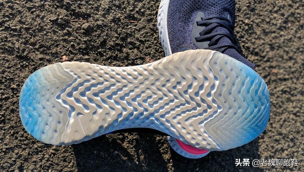 为什么亚瑟士跑鞋感觉比耐克好,为什么亚瑟士比布鲁克斯便宜