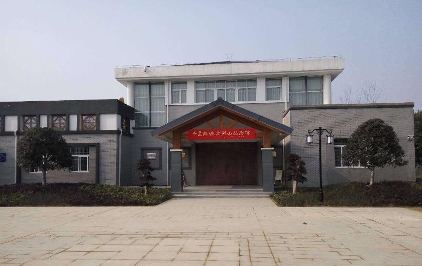 安徽省临泉县,1935年建县,人口二百余万,全国文化先进县