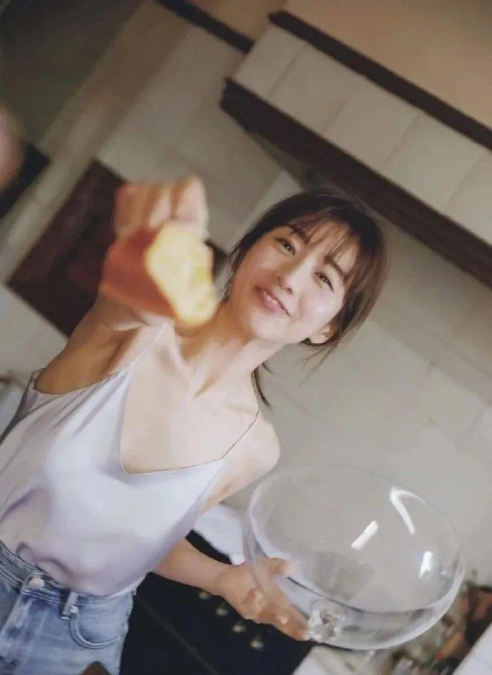 能把绿茶人设舞到女生都讨厌不起来,只有她了吧?