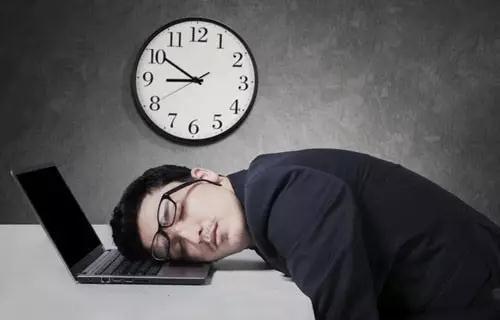 年轻人努力工作就能有更好的生活,年轻人努力工作更好的生活