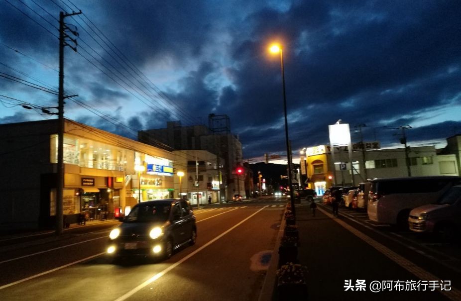 住在日本前世界首富的酒店里什么感觉，小镇青年的世界他不懂