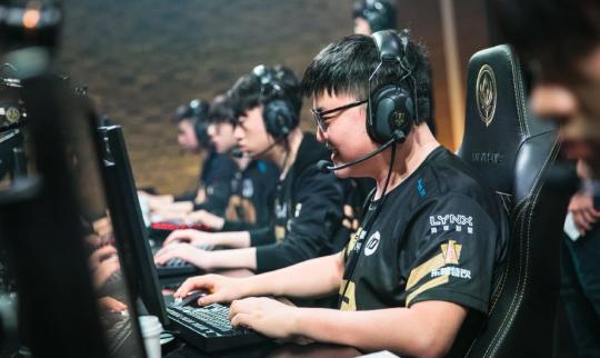 电竞大佬uzi退役,lol大神uzi