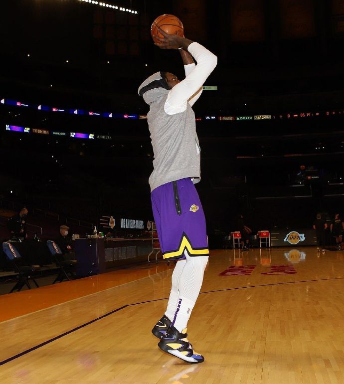 锐步重新生产篮球鞋,锐步哈雷尔