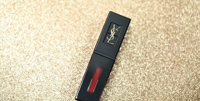 买口红被专柜推荐色号忽悠了,买支口红几百块还说色号不对