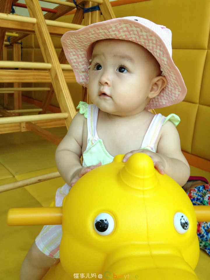 北京妈妈：交上万块钱，我家孩子在早教机构听八国语言、摸鸭子