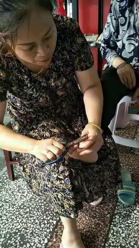 久病床前有孝媳完整版,久病床前有孝媳的故事