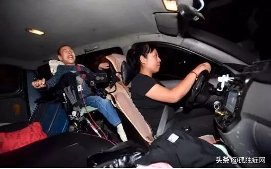 三个智障孩子的家庭,三个自闭症孩子