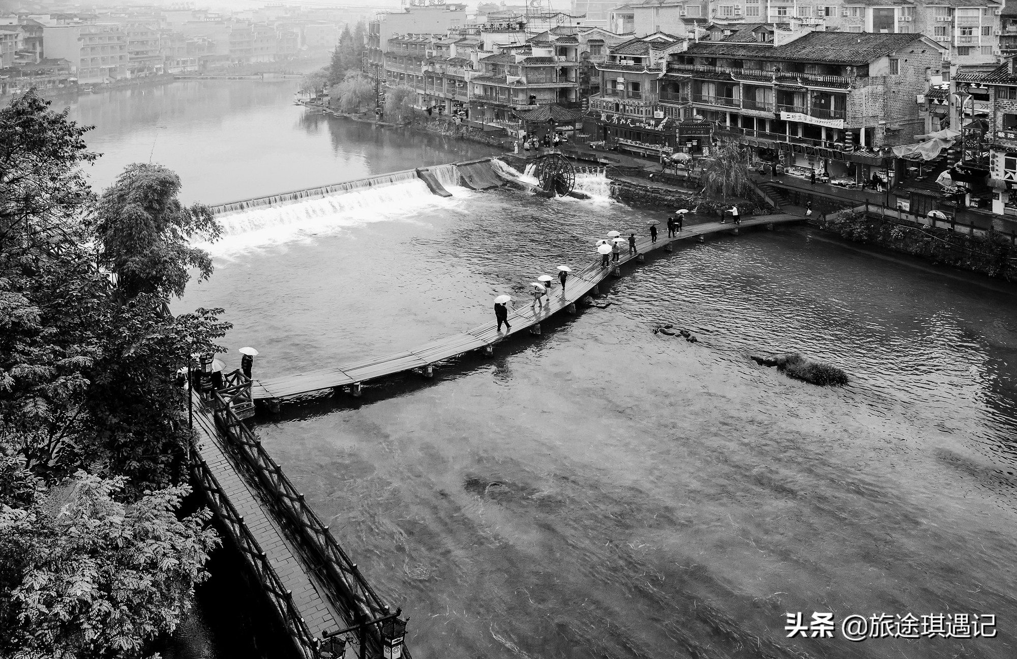 在凤凰古城感受苗族,在凤凰古城与你相遇