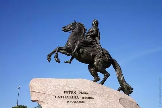 路易十五最著名的*妇情**：蓬巴杜夫人传奇一生