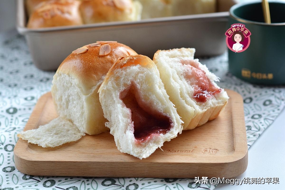 面包早餐整箱搭配草莓酱,柔软草莓酱