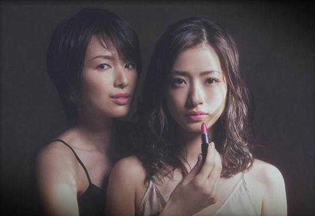 女生失恋后遭前男友裸照威胁自杀,谁该对失恋负责?