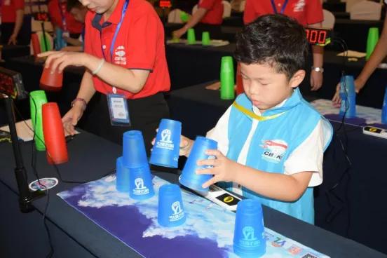 幼儿足球启蒙足球小将,足球小将3-6岁儿童足球