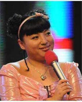 著名笑星三湘第一美女何晶晶,46岁笑星何晶晶近况凄惨无人识