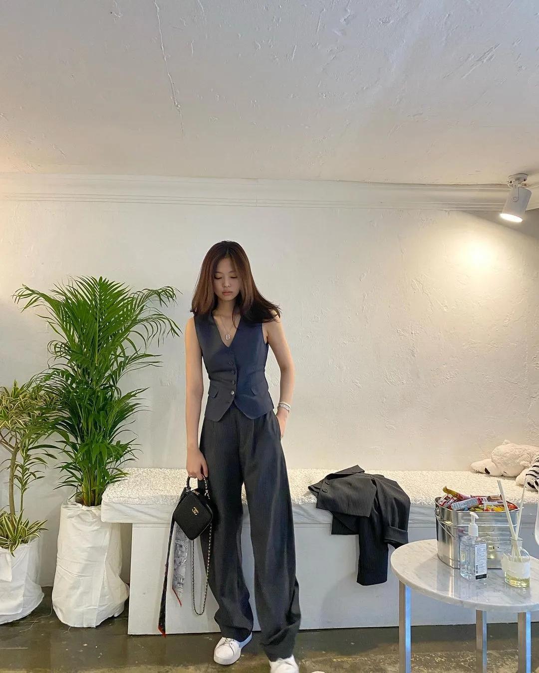 Jennie的马甲原来是学Kate Moss啊