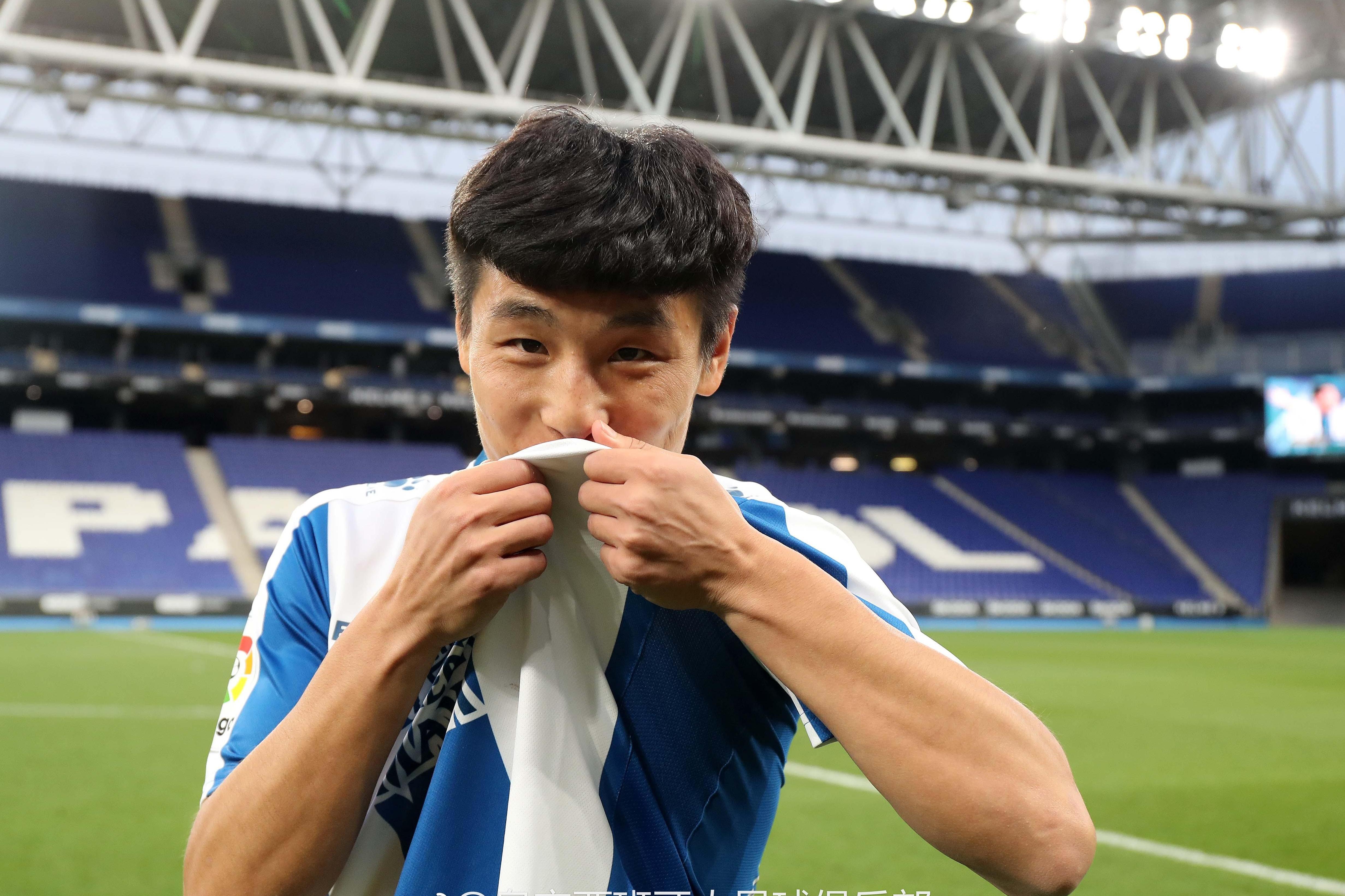 致敬武磊！阿瑙托维奇上港号码成迷，接过7号球衣将成定局？