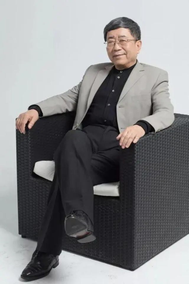 余秋雨抛弃糟糠是真的吗,余秋雨到底怎么样了