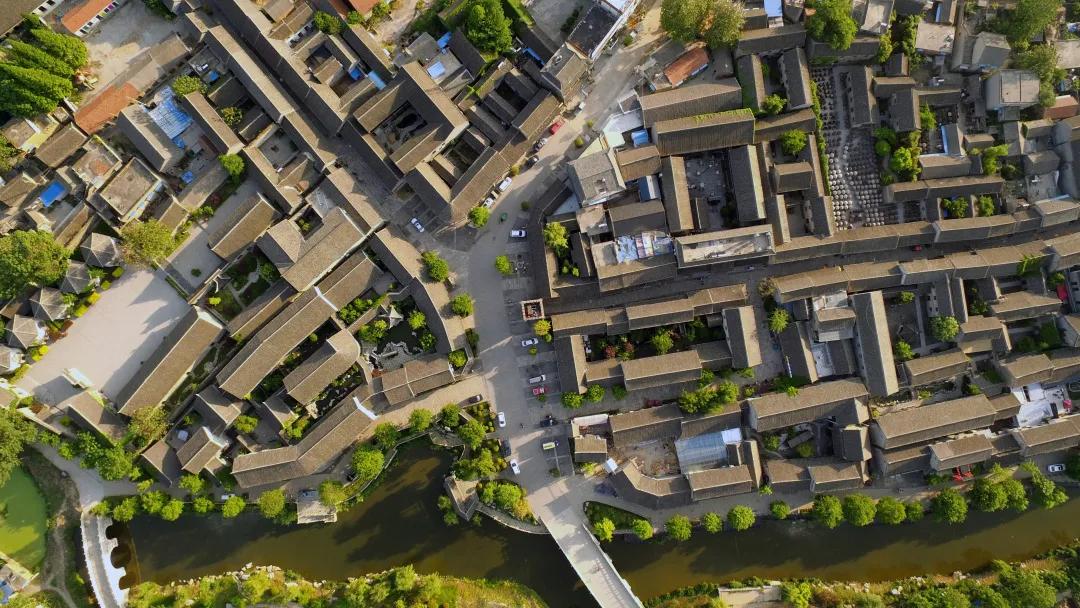 榛勯噾鏃洪摵鎷涜繙,榛勯噾鏃洪摵闅嗛噸鎷涘晢