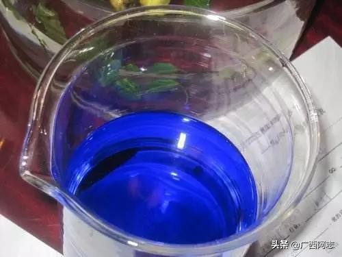 衣服上的污渍怎么洗,孩子白色衣服顽固污渍怎么洗