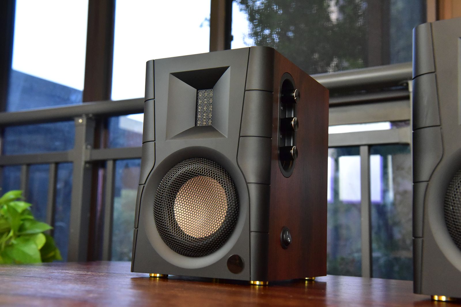 真力惠威监听音箱 (惠威m200mkii与真力8010音箱比较)