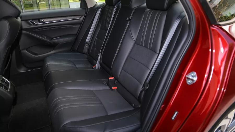 迈腾330和雅阁1.5t哪一个值得购买,新车上市迈腾限时优惠2.50万