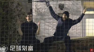 奇妙！业余队出售对阵热刺的虚拟球票，幸运球迷可过把主帅瘾
