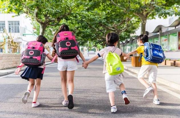 初中女生靠暑假兼职月入过万，被家长发现之后没收，只好停止营业