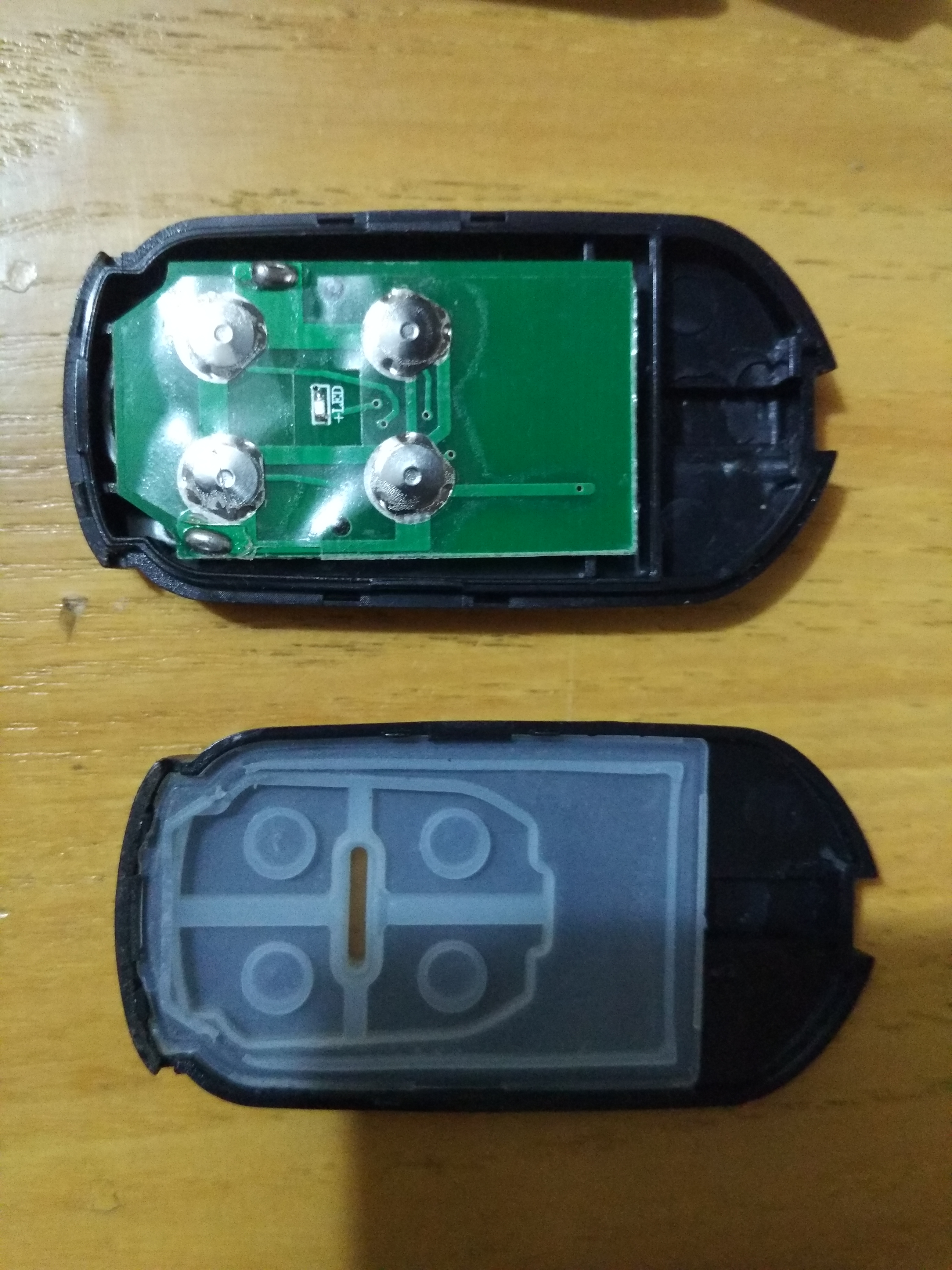 拆电动车的遥控器,有螺丝的遥控器怎么拆电车