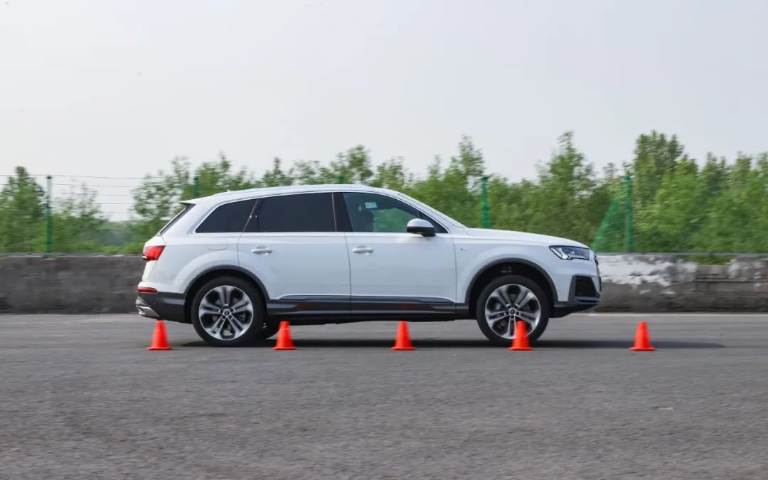 奥迪Q7性能测试,奥迪q7刹车点头严重吗