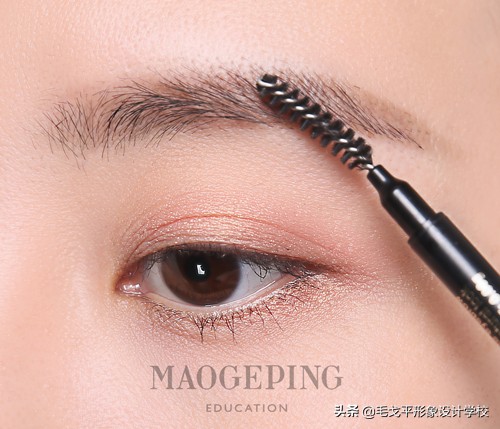 怎样才能把眉毛画的很精致,眉粉和眉笔哪个画眉毛比较自然