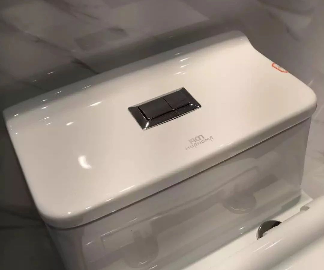 马桶上方冲水有两个按钮,马桶上冲水的两个按钮有什么区别