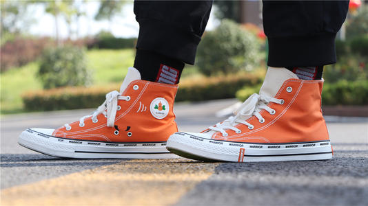 国货之光回力除了情怀还剩什么,国货之光回力潮牌鞋服折扣店