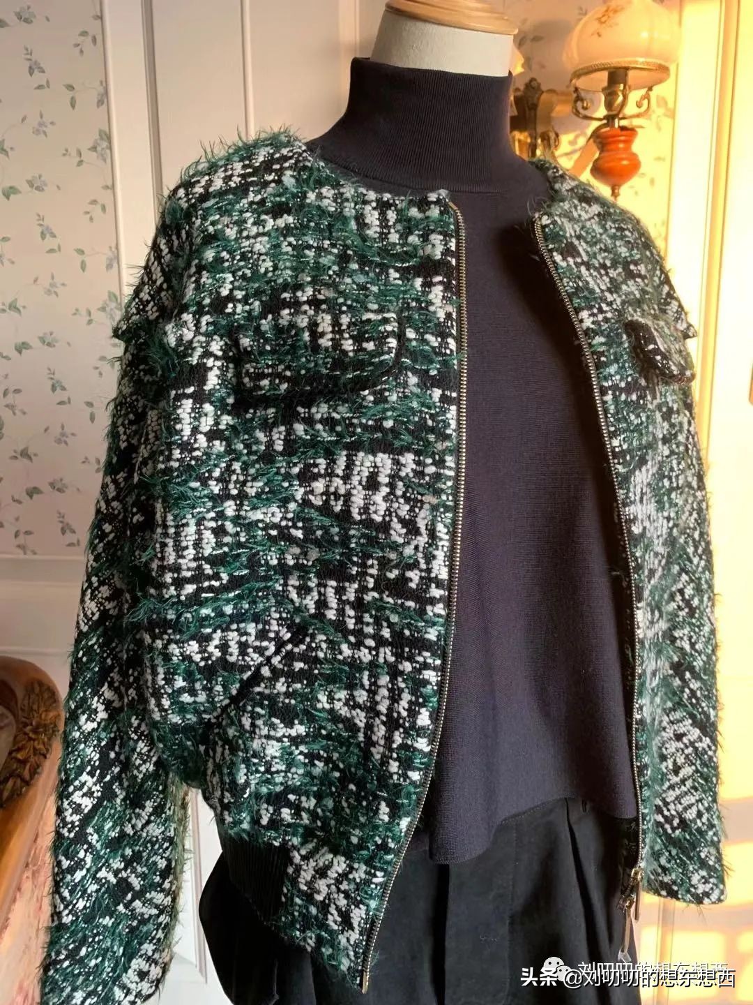 女人背厚夏天适合穿什么样的衣服,宽肩厚背的人穿什么好看