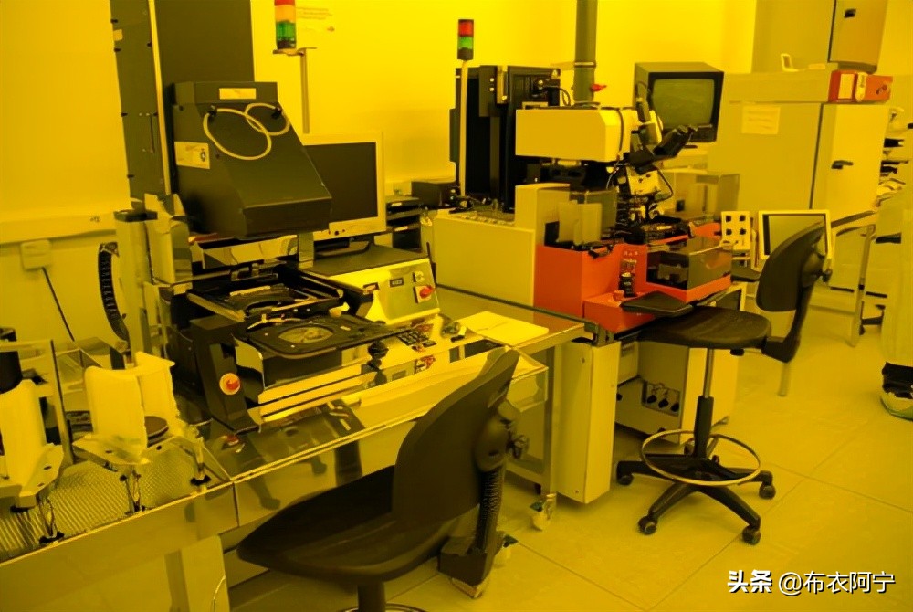 asml光刻机为什么这么难买,荷兰asml谈光刻机原因