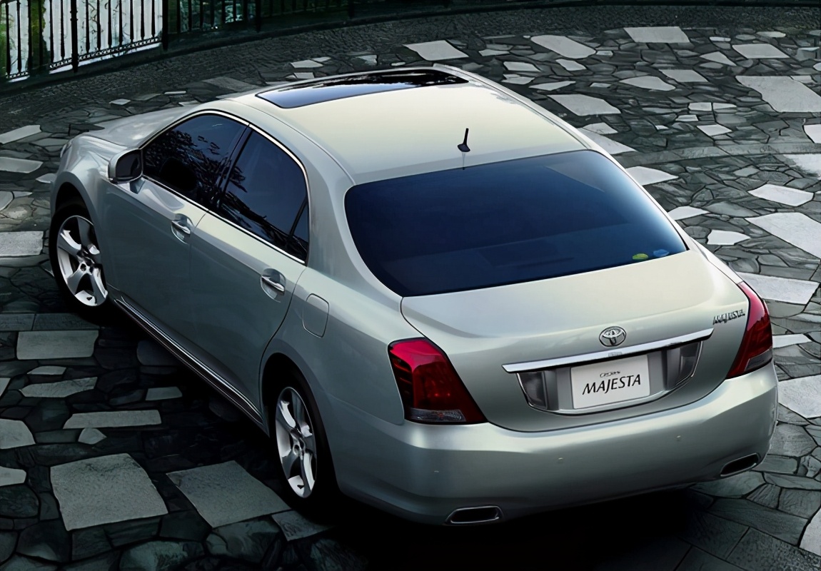 没落的日系三大旗舰车，本田里程、丰田皇冠、日产风雅你都认识吗