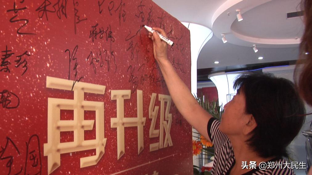 老年电动汽车新能源直播,新能源老年代步四轮汽车直播间